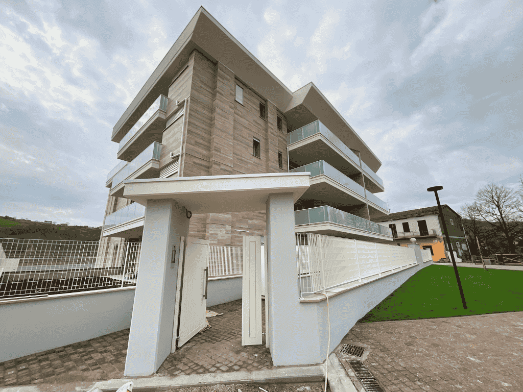 Acquaviva, la palazzina da un altro angolo